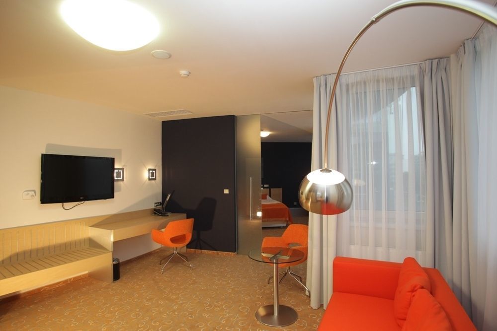 Orea Hotel Atrium Otrokovice Zewnętrze zdjęcie